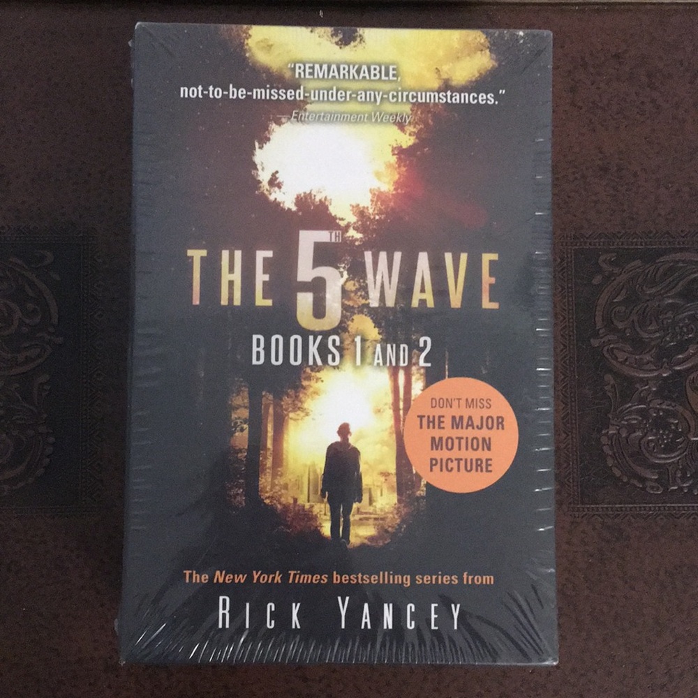 BOOKS: The 5th Wave and The Infinite Sea By Rick Yancy (2 Book Collection)